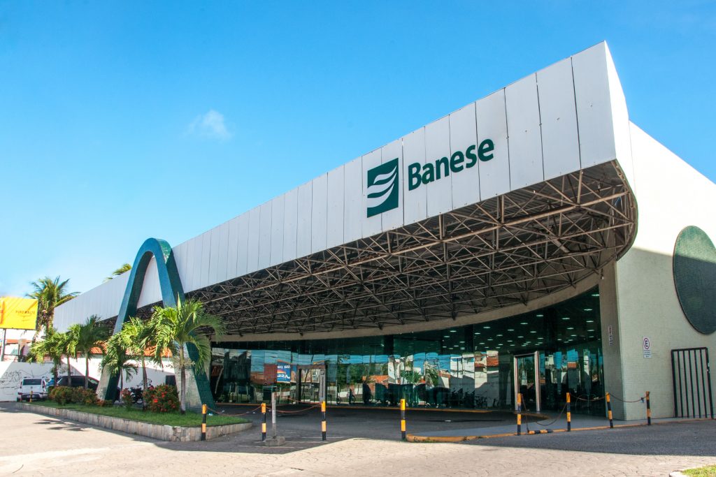 Foto da fachada da agência Atalaia do Banese.
